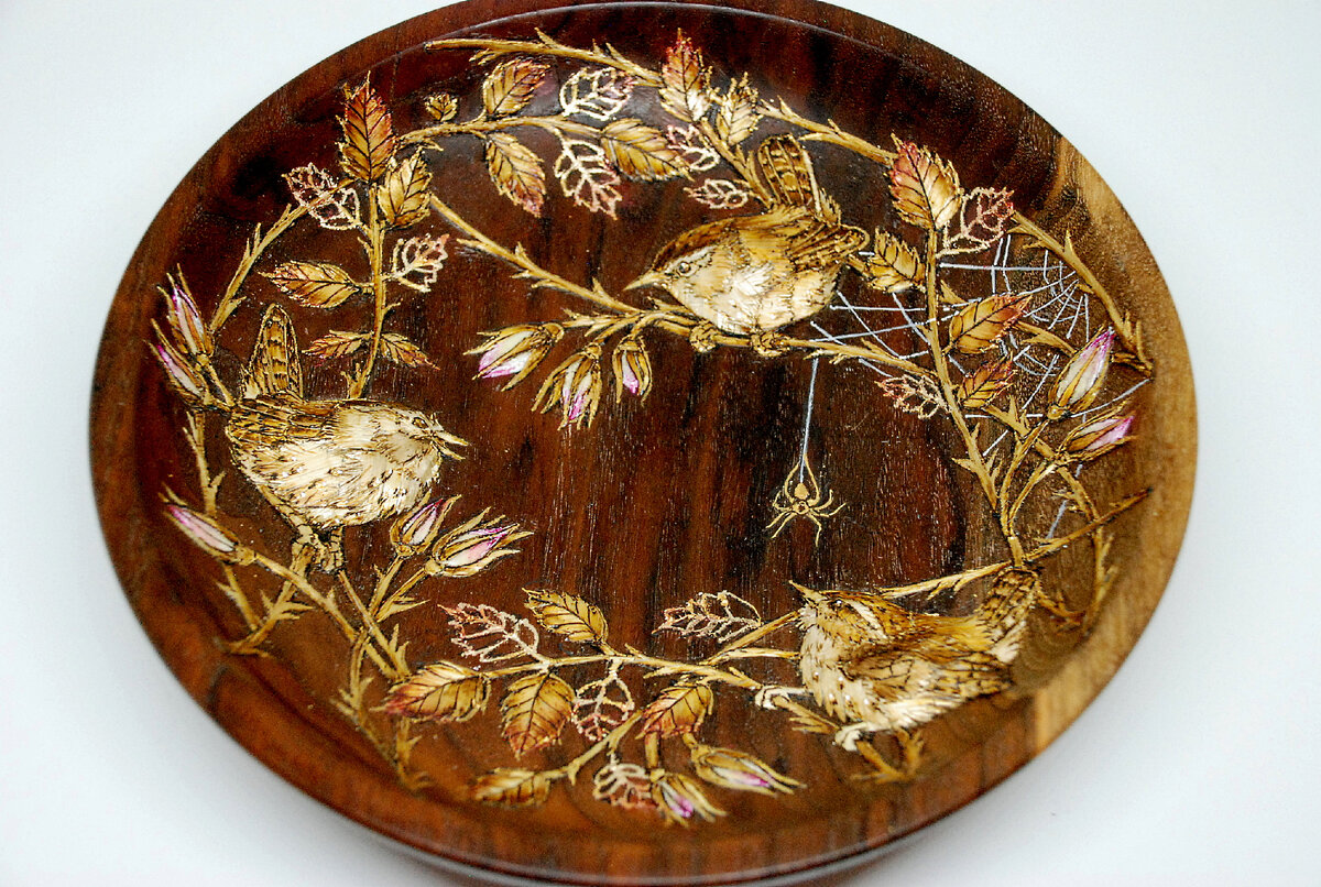 чаша-панно "Среди бутонов роз", работа автора