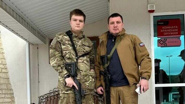     Депутат Гордумы Ростова Петр Пятибратов сообщил, что к нему в Донбассе присоединились сын, брат, друзья и некоторые односельчане.