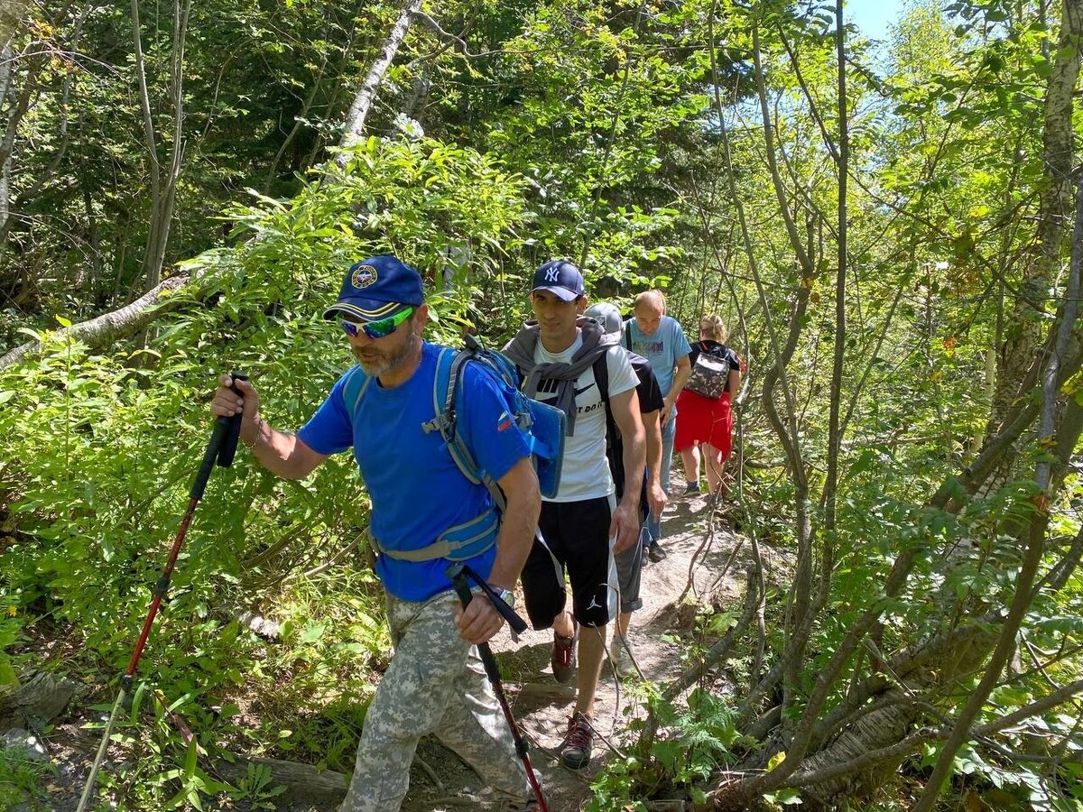 Тропа к Алибекскому водопаду