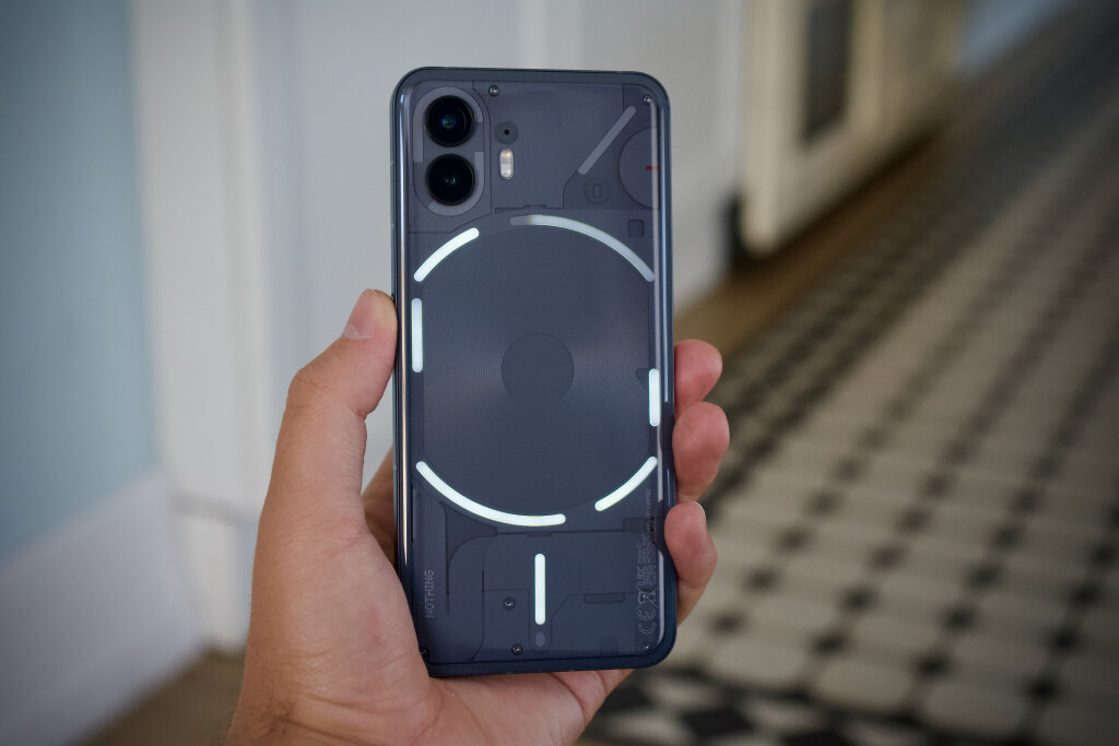    Nothing Phone (2)