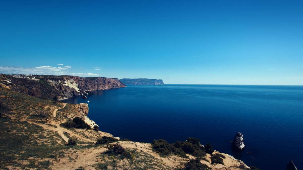     В ведомстве подчеркнули, что морской беспилотник был вовремя замечен и уничтожен в акватории Черного моря.