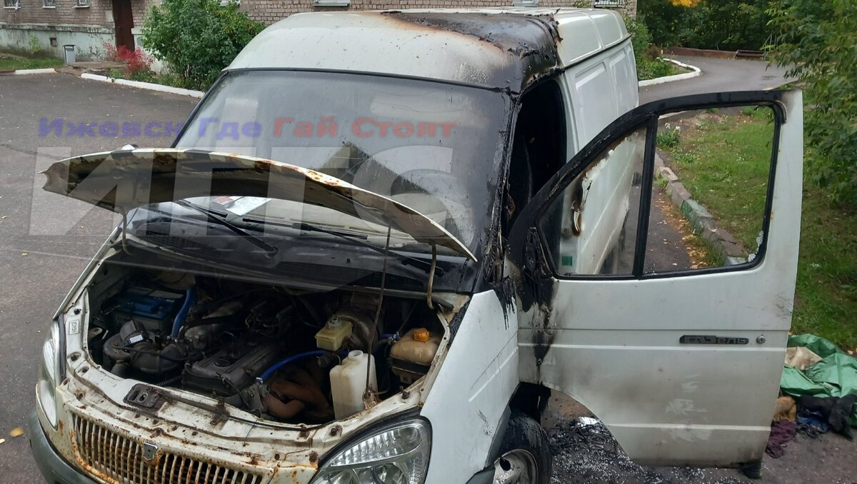 «ГАЗель» загорелась в одном из дворов Ижевска