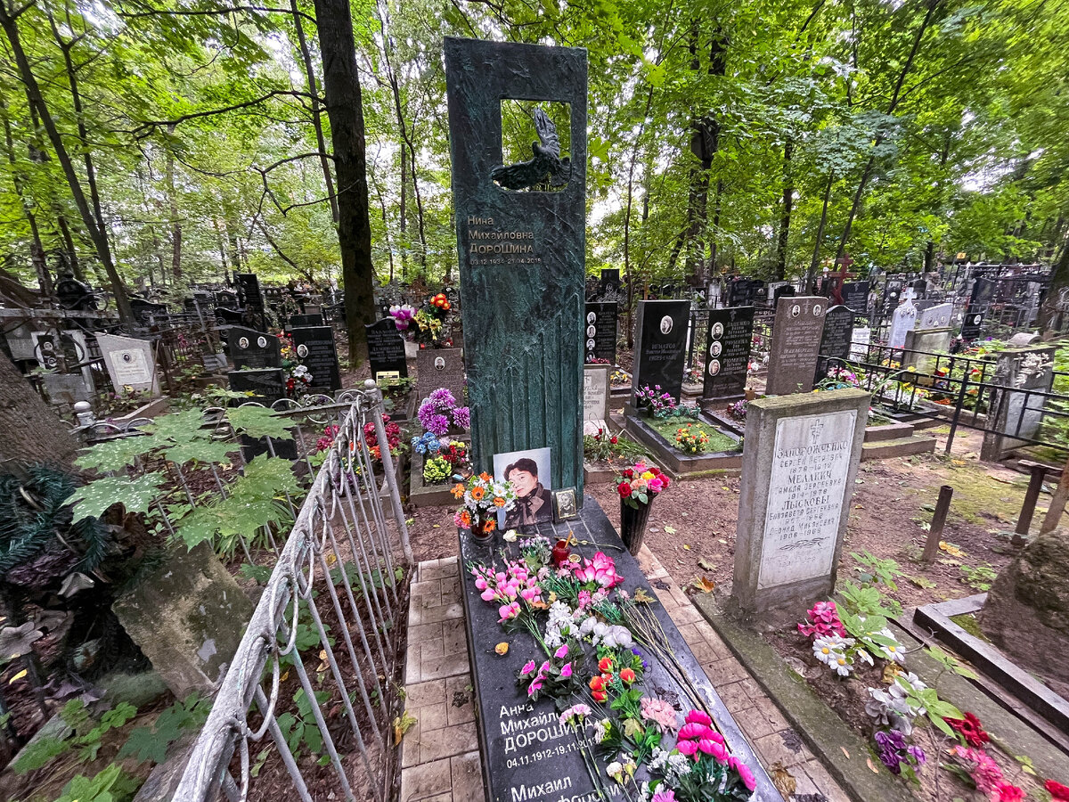 Могила нины сазоновой на ваганьковском кладбище фото