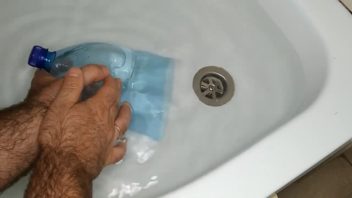 We clear a blockage in a sink, bathtub and toilet without a plunger. -4