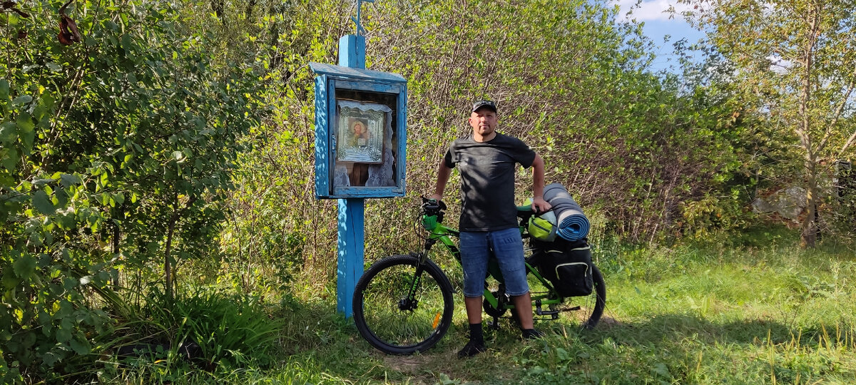 У родника с иконой