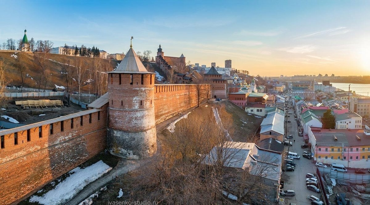 Где находится единственный в сибири каменный кремль. Нижегородский Кремль Нижний Новгород. Нижегородский Кремль крепость. Каменный Кремль в Нижнем Новгороде. Нижне Новгородский Кремль.