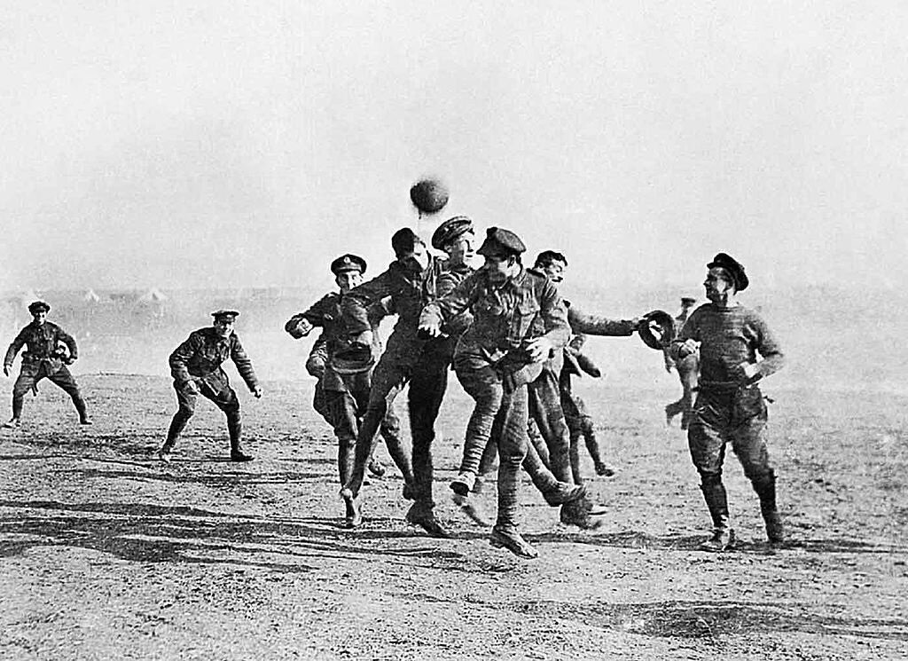 рождественское перемирие 1914г. первая мировая война перемирие на рождество. рождественское братание 1914. 1 мировая война рождественское перемирие. рождественское братание 1914.