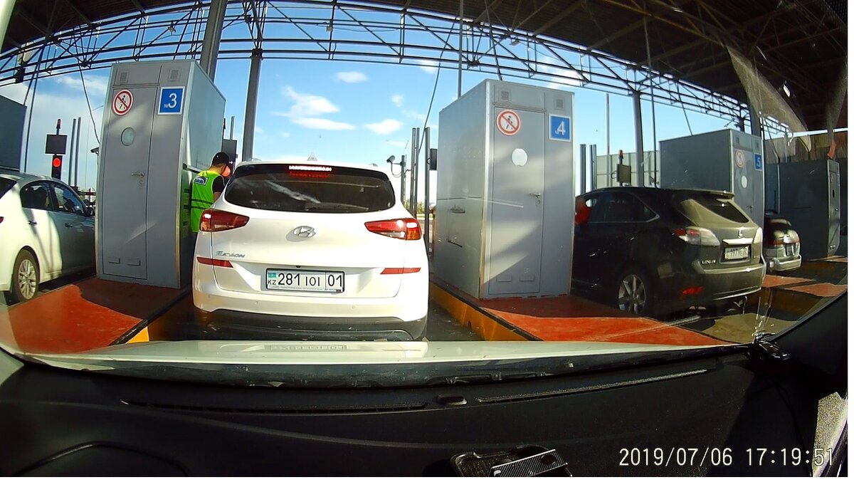 Платный питстоп на выезде с автобана