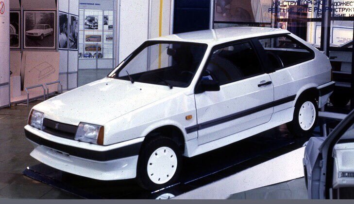 Рестайлинг ВАЗ-2108 на выставке "Автодизайн 88". Источник: https://wroom.ru/news/9350