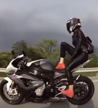 Моника на BMW S1000rr