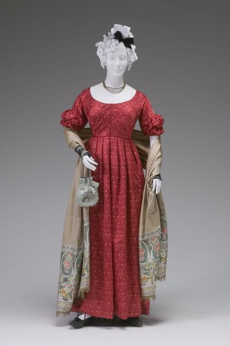 Бальное платье и жаль, ок. 1825-1830 гг. Коллекция the Mint Museum