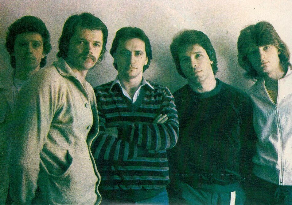 Группа интеграл ирина комарова. Новый гитарист deep purple саймон макбрайд. Дидье маруани в москве 1983. Группа 83 год. Группа m83 участники.