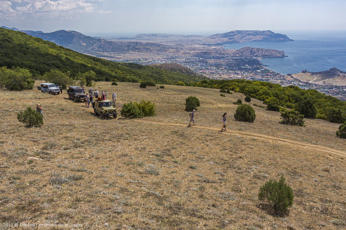 Первая поляна и наши джипы