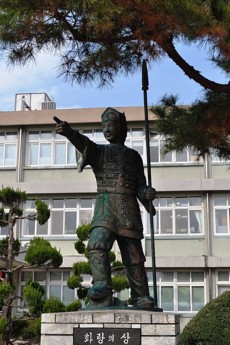 Памятник хваранам