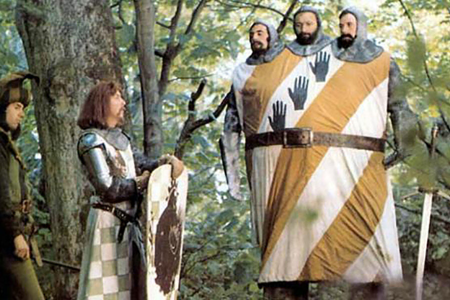 кадр из фильма Monty Python and the Holy Grail