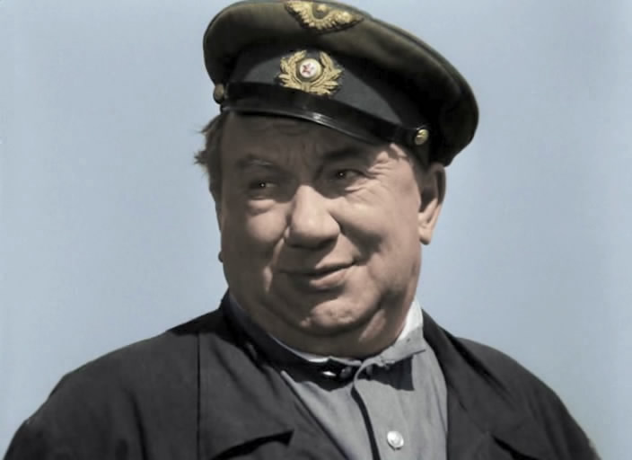 Алексей Смирнов в фильме «В бой идут одни „старики"». Кадр из фильма