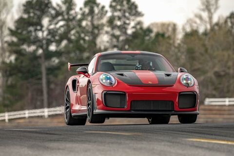 "Ну примерно вот так по Тверской на Porsche и гоняют"  Фото с сайта : https://www.popularmechanics.com , а вообще то это GT3 RS. Теперь вы знаете.