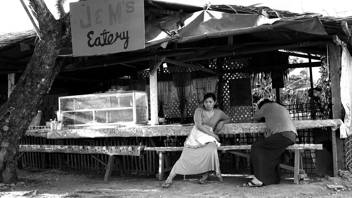 Периодически мы обнаруживаем героиню спящей.