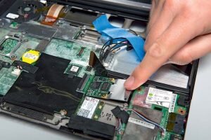 А какой у Вас ноутбук? Какой тип модернизации возможен? Как так «не знаю»? Это нужно выяснять еще при покупке!!! Ну а если не знаете — то узнавайте. Или в интернете в описании Вашей модели ноутбука. Или вызовите специалиста и он посмотрит и скажет. Так кстати, может даже будет и лучше!