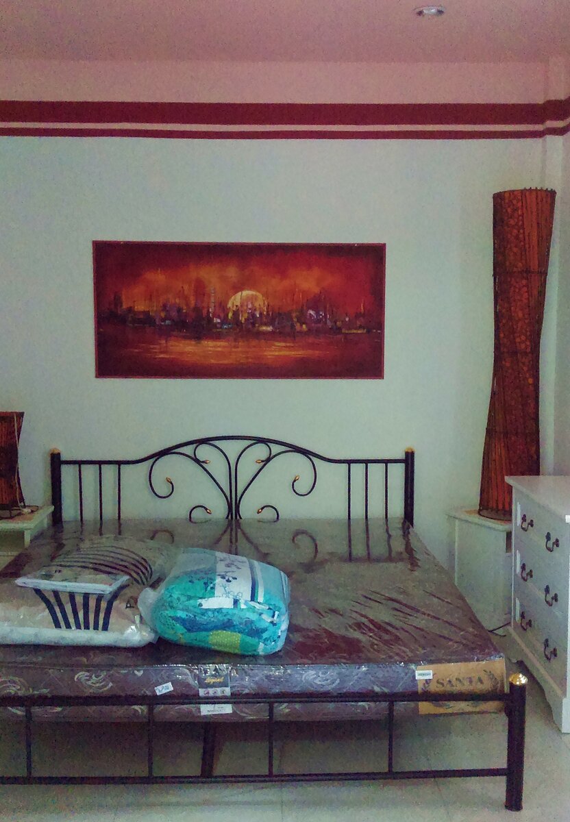 В таком виде они сдают спальни - новые подушки, новые матрасы, новое белье