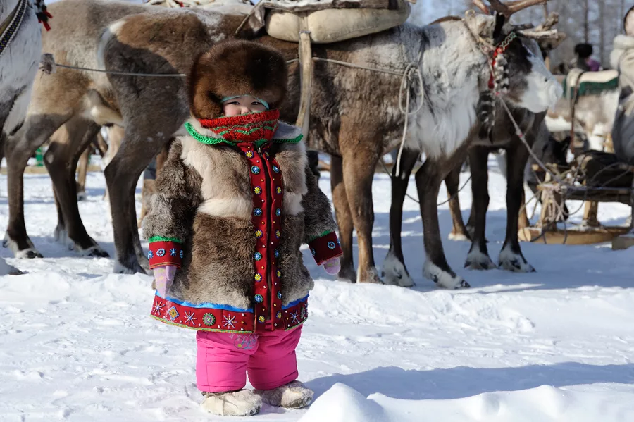 Одеженка. Коренные малочисленные народы севера Республики Саха Якутия. Народы крайнего севера якуты. Народы России крайнего севера эвенки. Национальная одежда малочисленных народов севера.