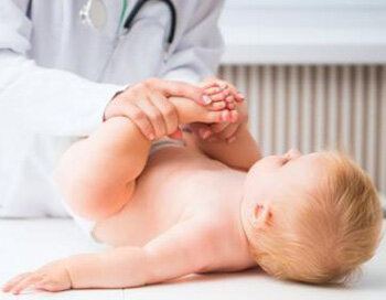 Массаж при дисплазии тазобедренных суставов у ребенка в клинике Семейный Доктор в Москве
