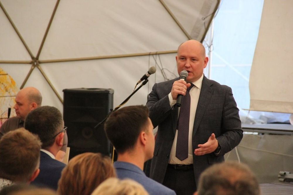 Губернатор Севастополя Михаил Развожаев на общественных обсуждениях проекта реконструкции Большой Морской. Фото: sev.gov.ru.