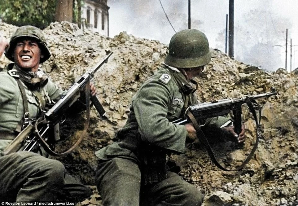 По идее, фольксдойче не должны были испытывать ненависти к другим народам и быть предельно беспощадными. На деле всё получилось наоборот. https://yandex.ru/images