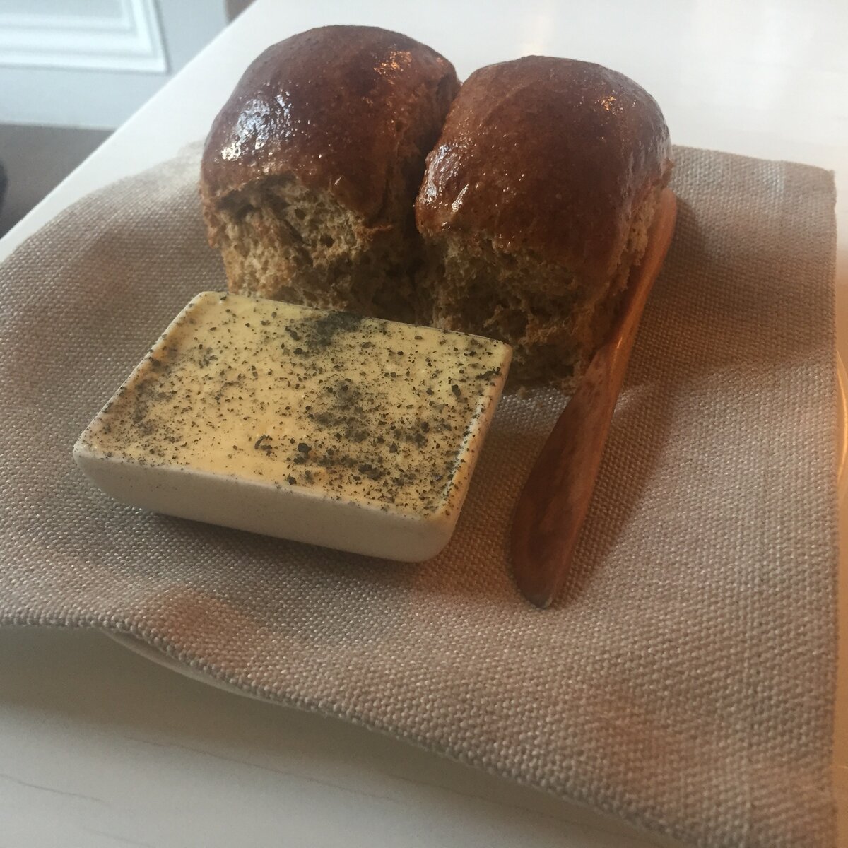Комплементарный хлеб с маслом