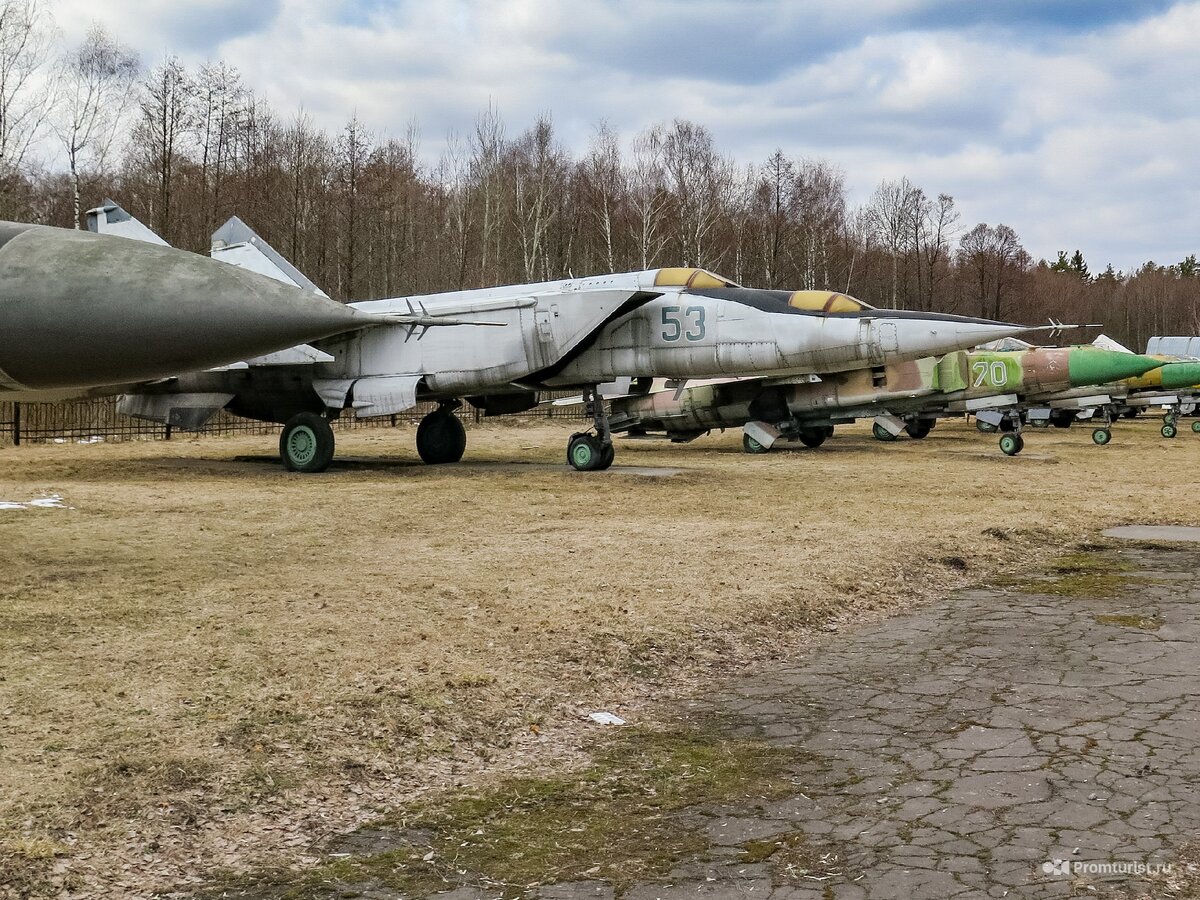 Зачем перехватчику МиГ-25ПУ две кабины и за что его любили лётчики ?‍??‍?✈️