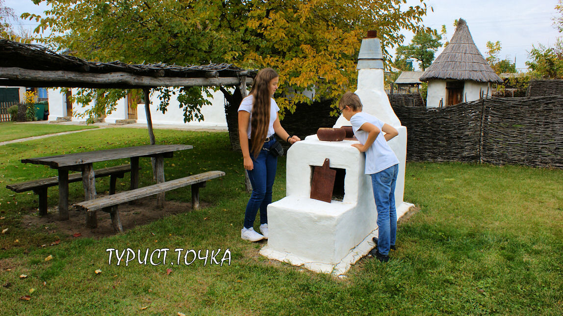 Летние печи часто удивляют заезжих туристов