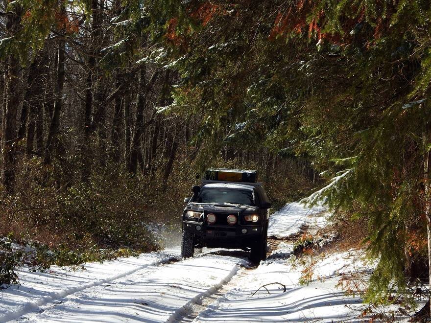 Поездка на зимнюю рыбалку на дальние озера.