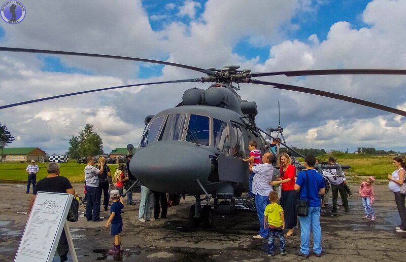 Огромная военная авиабаза 