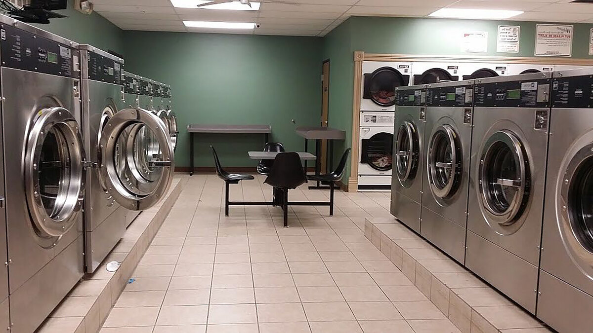 американские прачечные. прачка в гостинице. прачечная в гостинице оборудование сушильные машины. прачечная самообслуживания эльмаш уралмаш. прачечная.