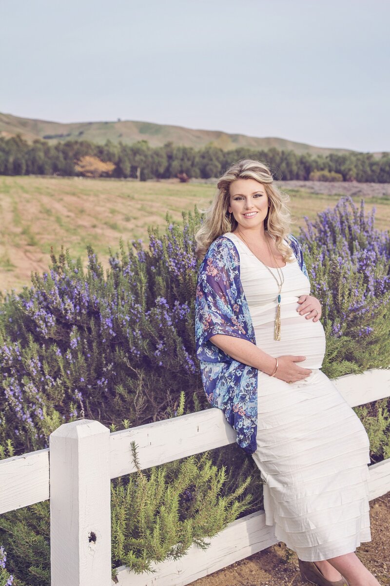 Практически всем знакома фраза, что самая красивая женщина - это беременная женщина. Несомненно, беременность – это самое прекрасное время в жизни каждой женщины, но в то же время и самое тревожное. Женщина каждый день наблюдает как меняется ее тело, а вместе с тем изменения происходят и с кожей, волосами, ногтями. Специальный косметический уход поможет сохранить красоту и привлекательность в течение 40 недель беременности. 
