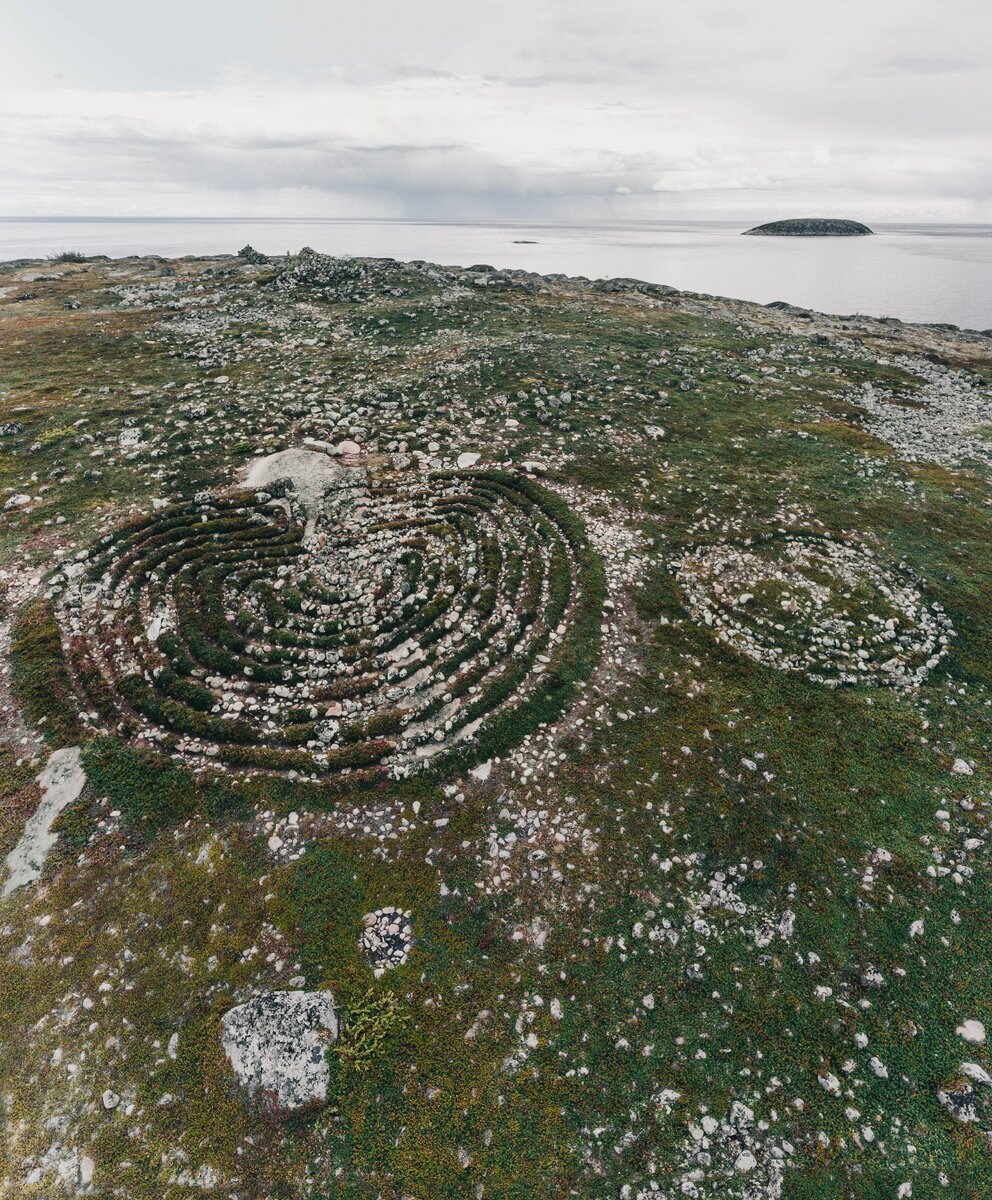 древние лабиринты соловки. заяцкий лабиринт. соловки заяцкий остров лабиринты. лабиринты заяцкого острова настоящая загадка. лабиринт соловецкие острова заяцкий остров.