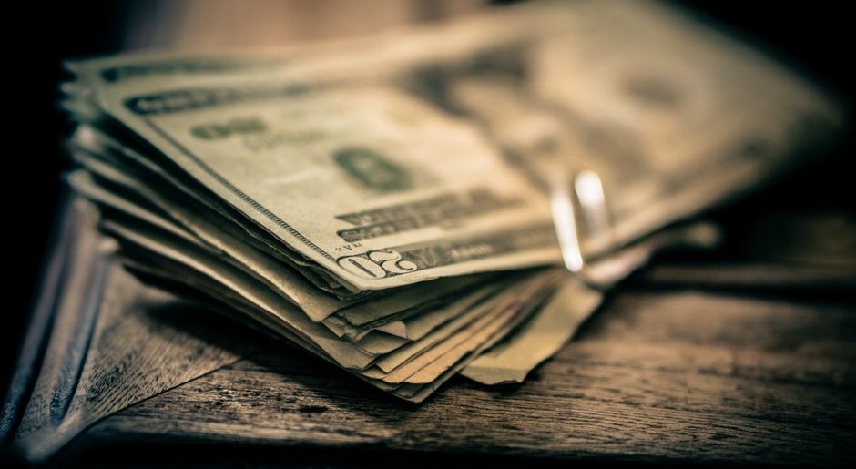 В этой статье я на личном опыте буду рассказывать о том как я живу с кредитами и долгами и как вернуться к нормальной жизни .