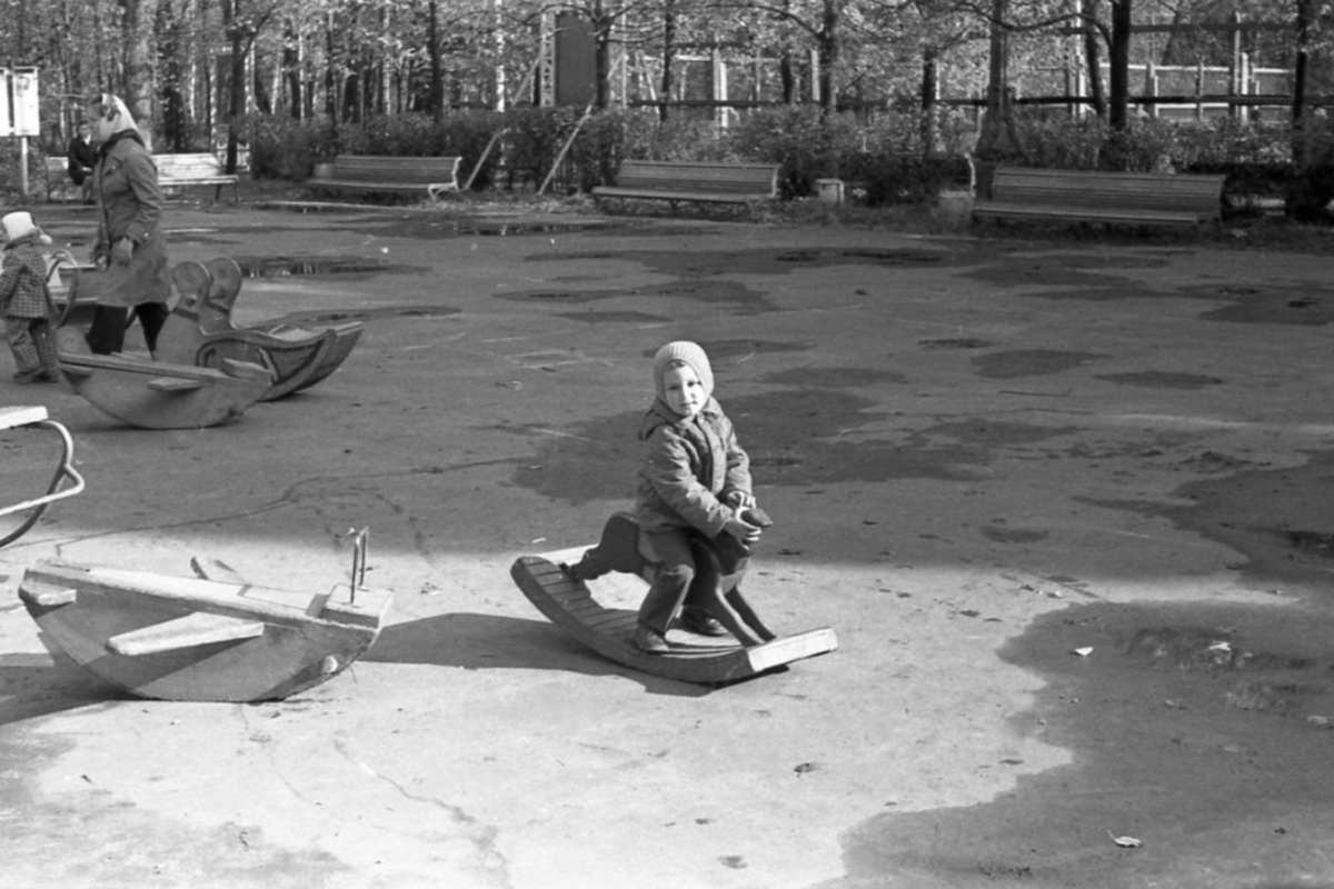 Детская площадка в Москве, 1975 год