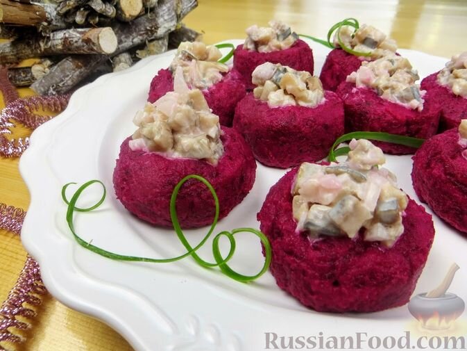 свекла, картофель, филе сельди, лук репчатый, уксус, майонез, соль, лук зелёный