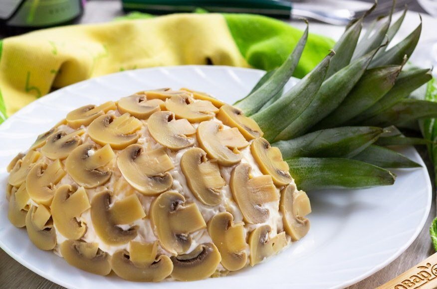 Салат «Царский» с ананасами, курицей и шампиньонами – пошаговый рецепт приготовления с фото