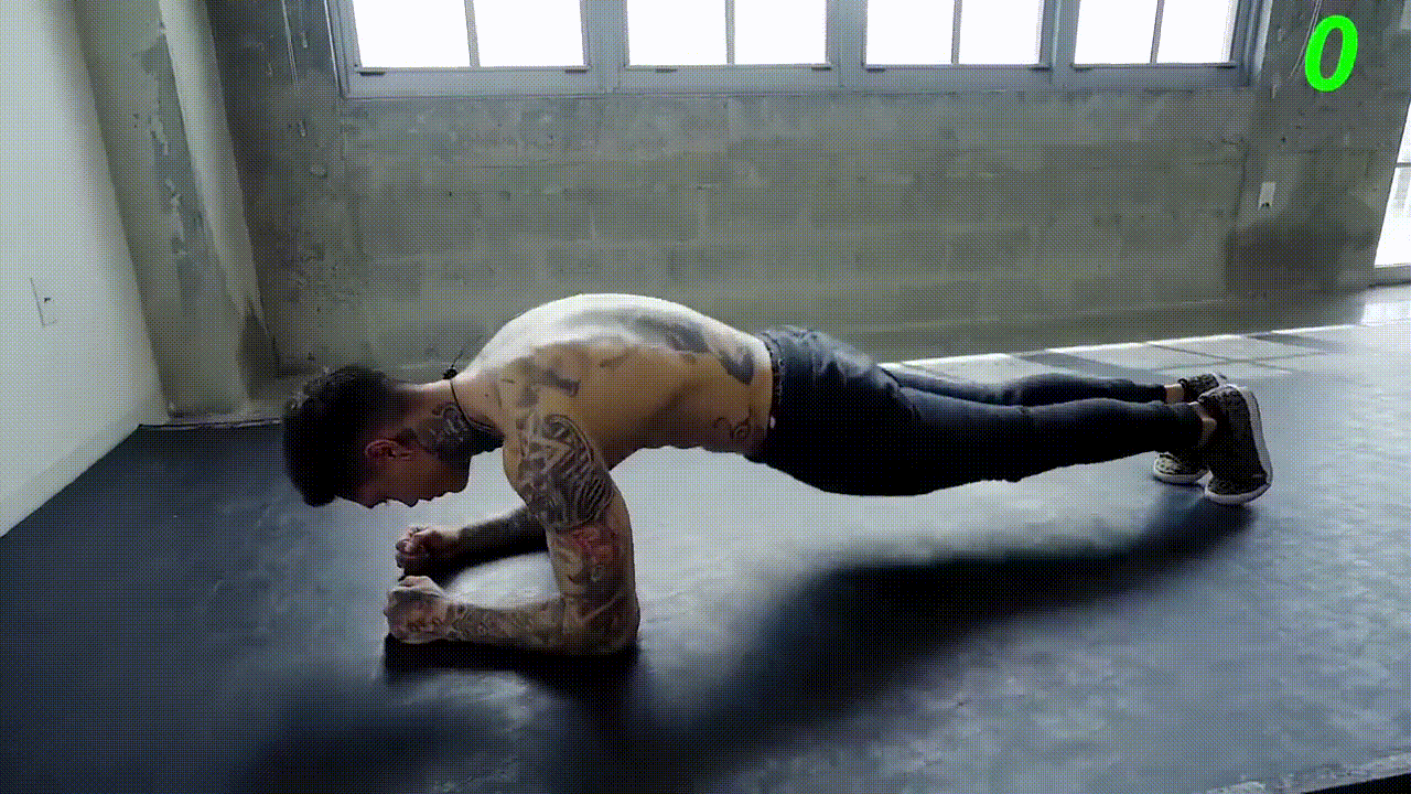 20 раз. Опускайте туловище и поднимайте его обратно. Поднимите подбородок и следите за дыханием. Сжимайте.