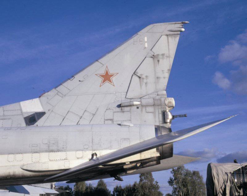 К корове нельзя подходить спереди, а к лошади - сзади. С этой точки зрения - однозначно, лошадь. Фото: topwar.ru