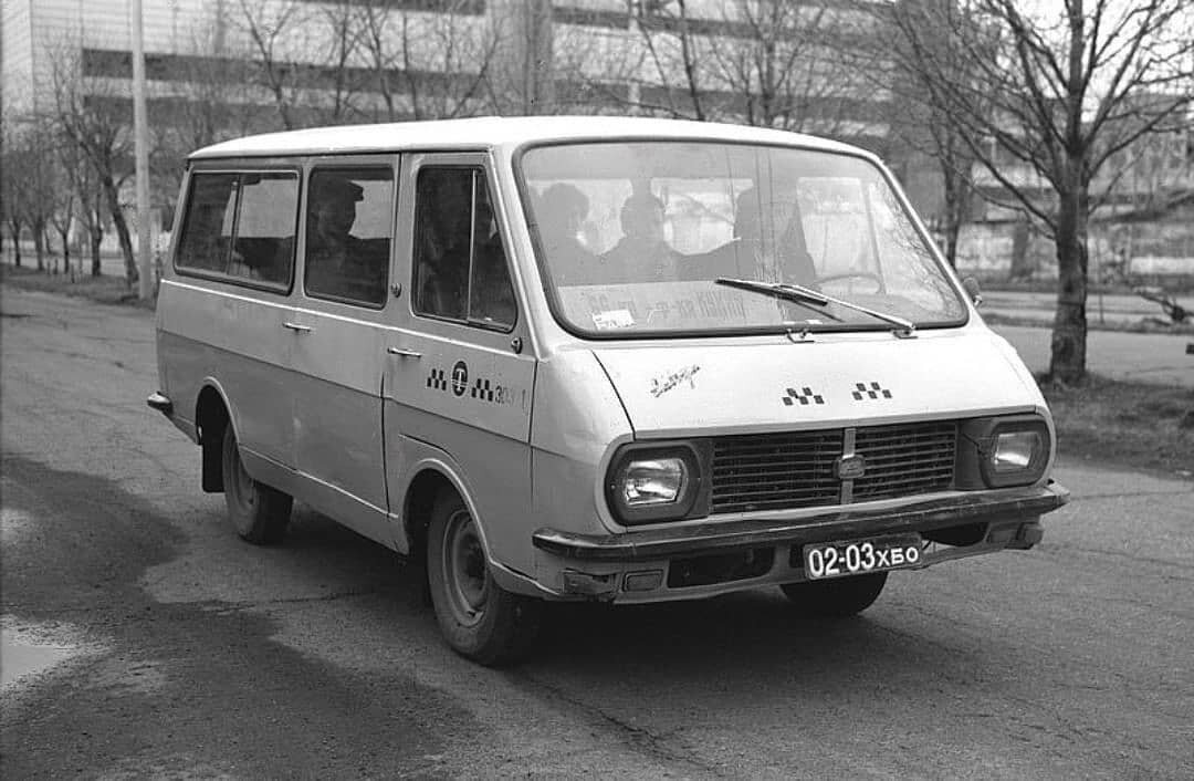 Старое маршрутное такси. РАФ-2203 микроавтобус. РАФ 2203 1980. РАФ 2203 такси. Советский микроавтобус РАФ 2203.