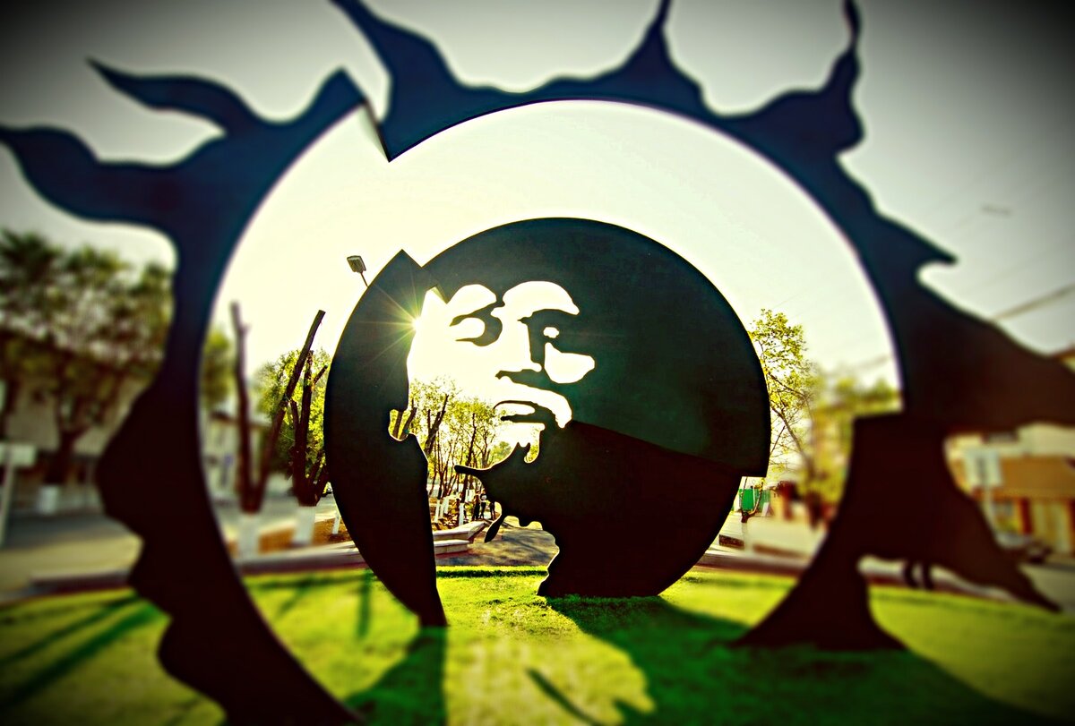 Памятник Виктору Цою в Караганде