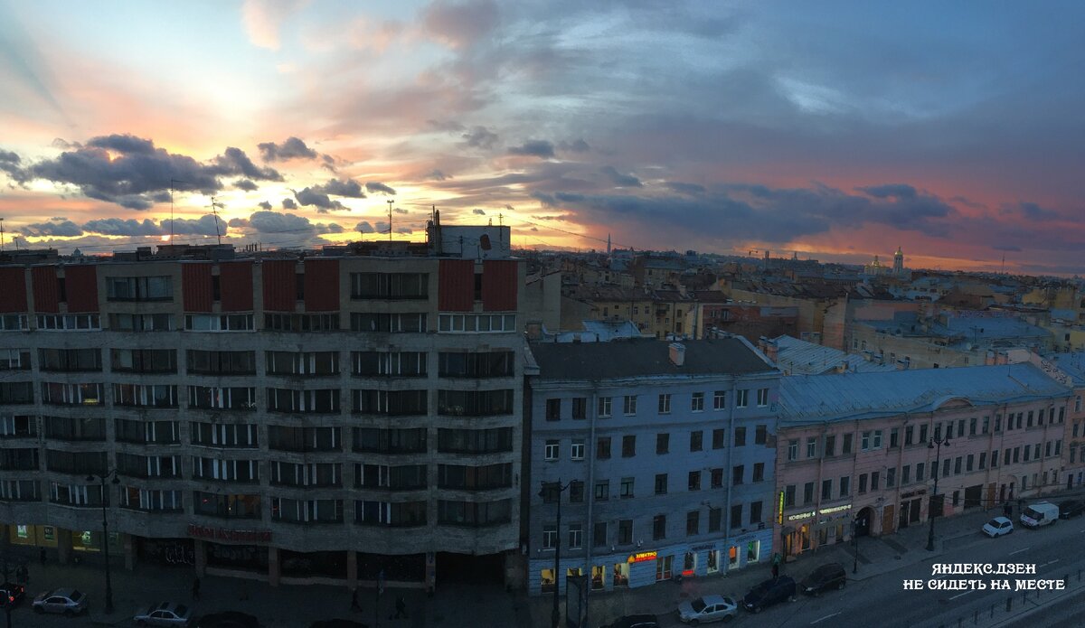 Обалденный вид на закат с крыши в Санкт-Петербурге