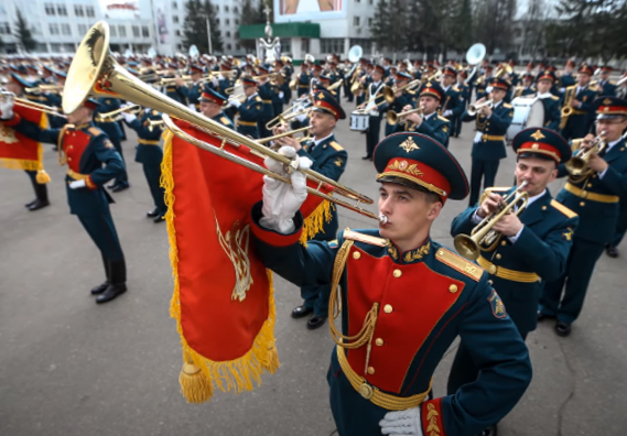 Оркестр на параде
