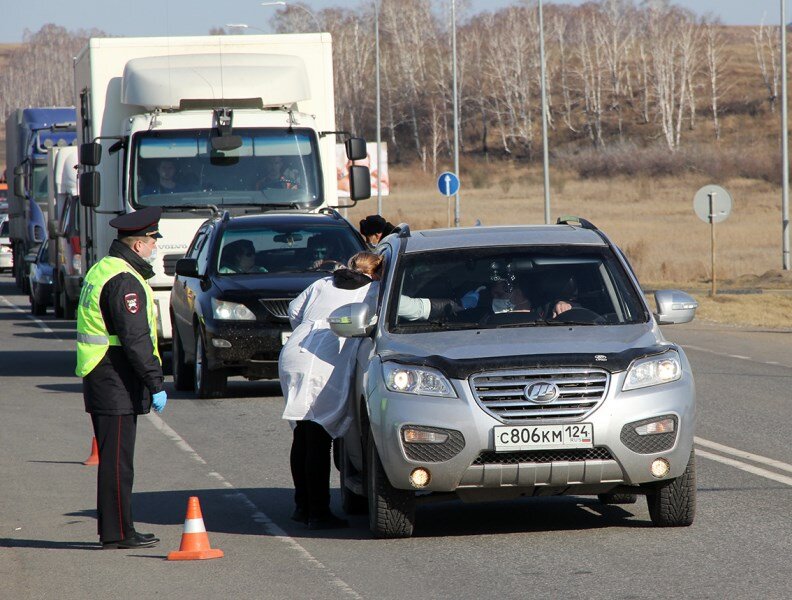 Проверка водителей на въезде в город и из него.