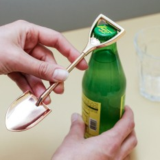 Этот садовый инструмент был разработан специально для пивного земледелия. Как тебе такое, Илон Маск?