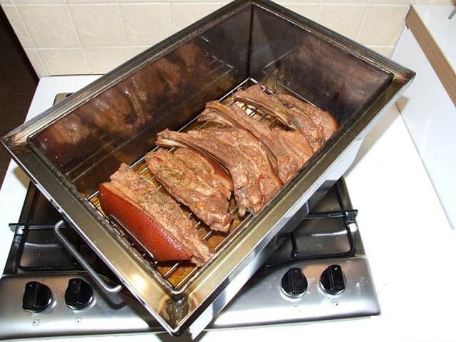 Коптить дома прямо на кухонной плите это просто.