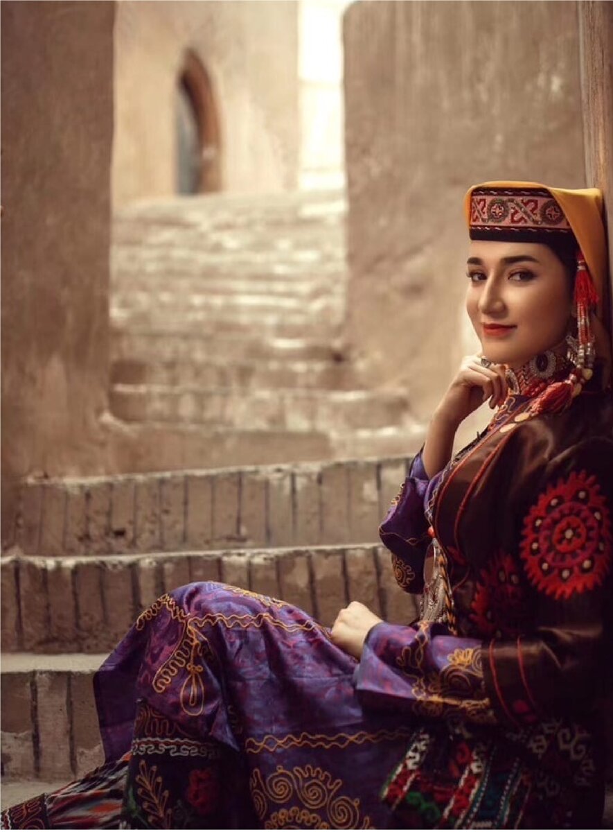 Цвет настроения красный: таджикская свадьба в Китае
